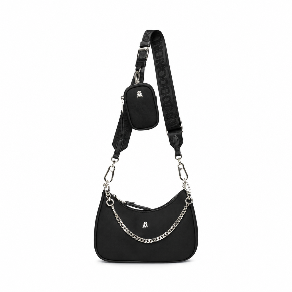 Steve Madden Bdiego-H zwarte damestas met zilveren ketting en klein ritsvakje op de band, op witte achtergrond