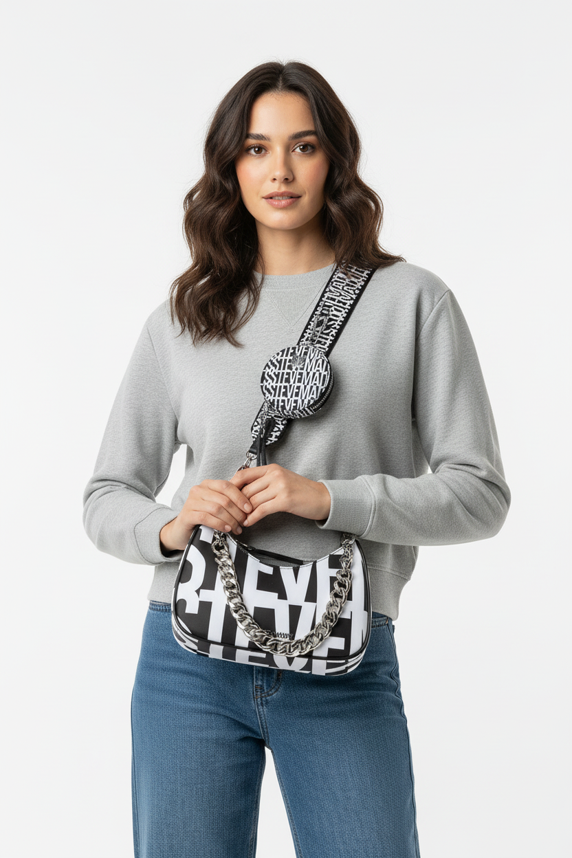 Model met tas, detailopname