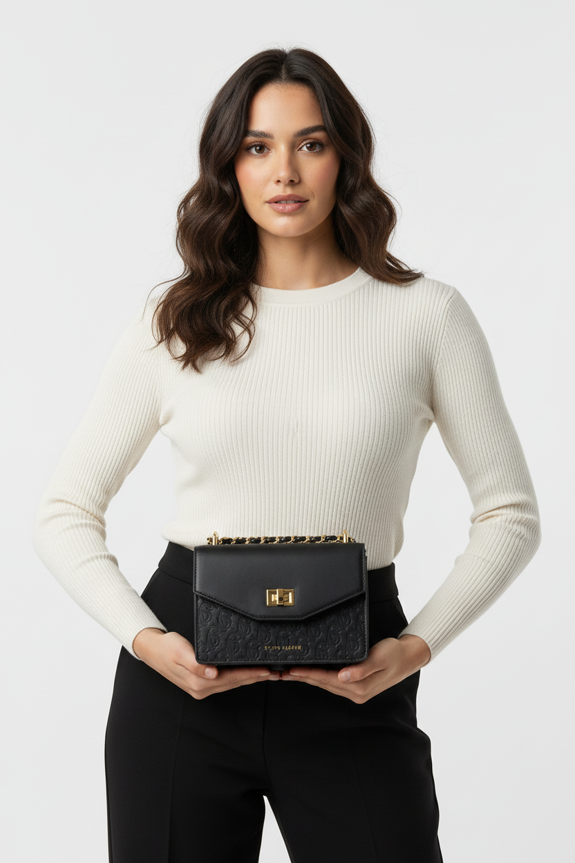 Model met tas, overzichtsfoto