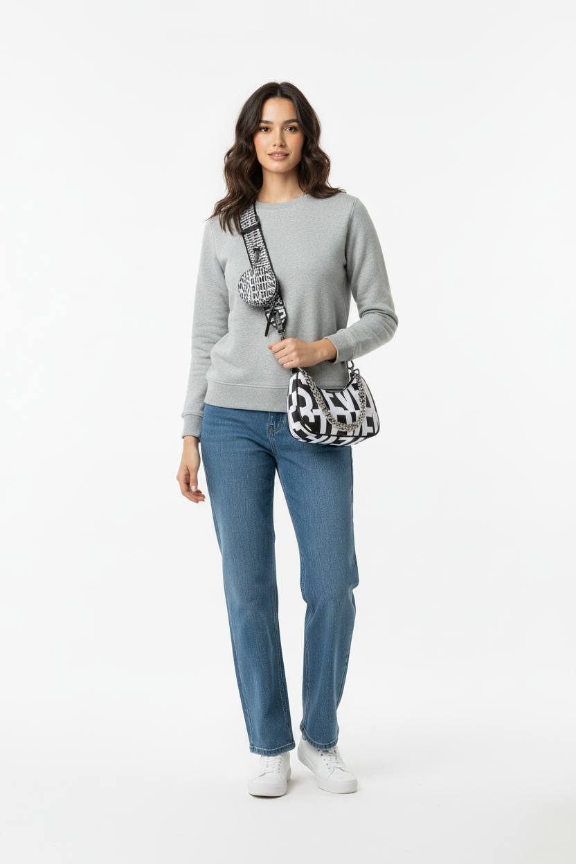 Model met tas, overzichtsfoto