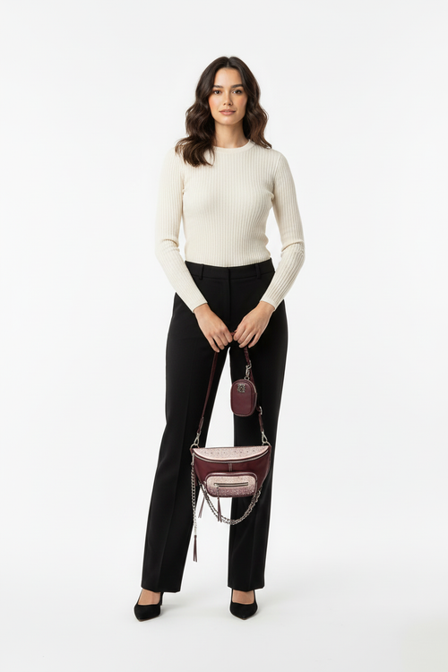 Model met tas, overzichtsfoto
