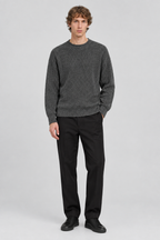 Mannelijk model met de grijs gemêleerde Only & Sons Gebreide Trui Joe Relaxed Fit, volledig van voren gefotografeerd