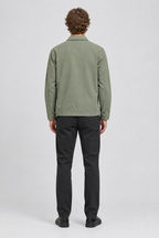 Mannelijk model met de lichtgroene Tom Tailor Denim Jas Washed Katoen, volledig van achteren gefotografeerd
