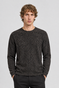 Vooraanzicht van een mannelijk model met de donker gemêleerde Jack & Jones Sweater Winter met ronde hals