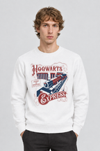 Vooraanzicht van een mannelijk model met de witte Only & Sons sweater met Hogwarts Express-print